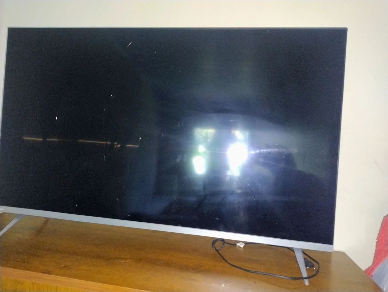 Vendo TV Philips 55 polegadas com tela quebrada para retirada de peça - Foto 3