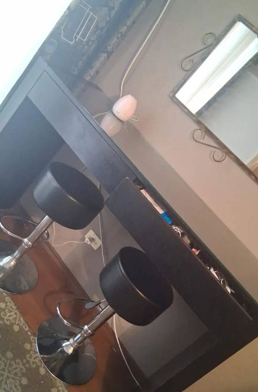 Mesa balcão com gavetas e tampo de vidro - Foto 2