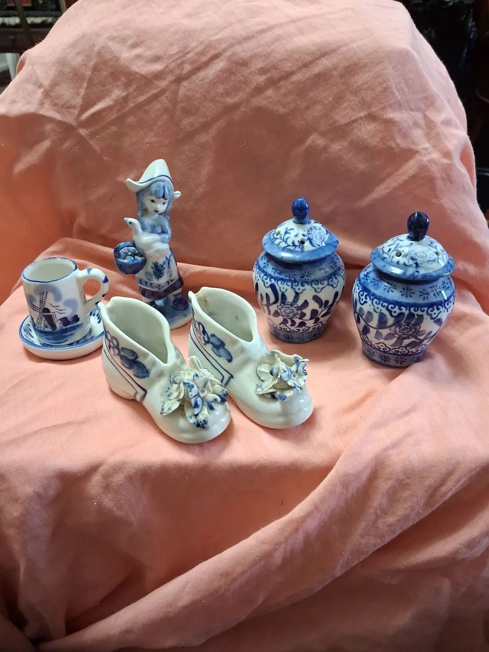 ENFEITES ANTIGOS HOLANDA  DE PORCELANA 