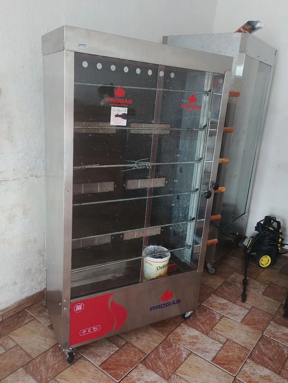 Máquina de assar frango 