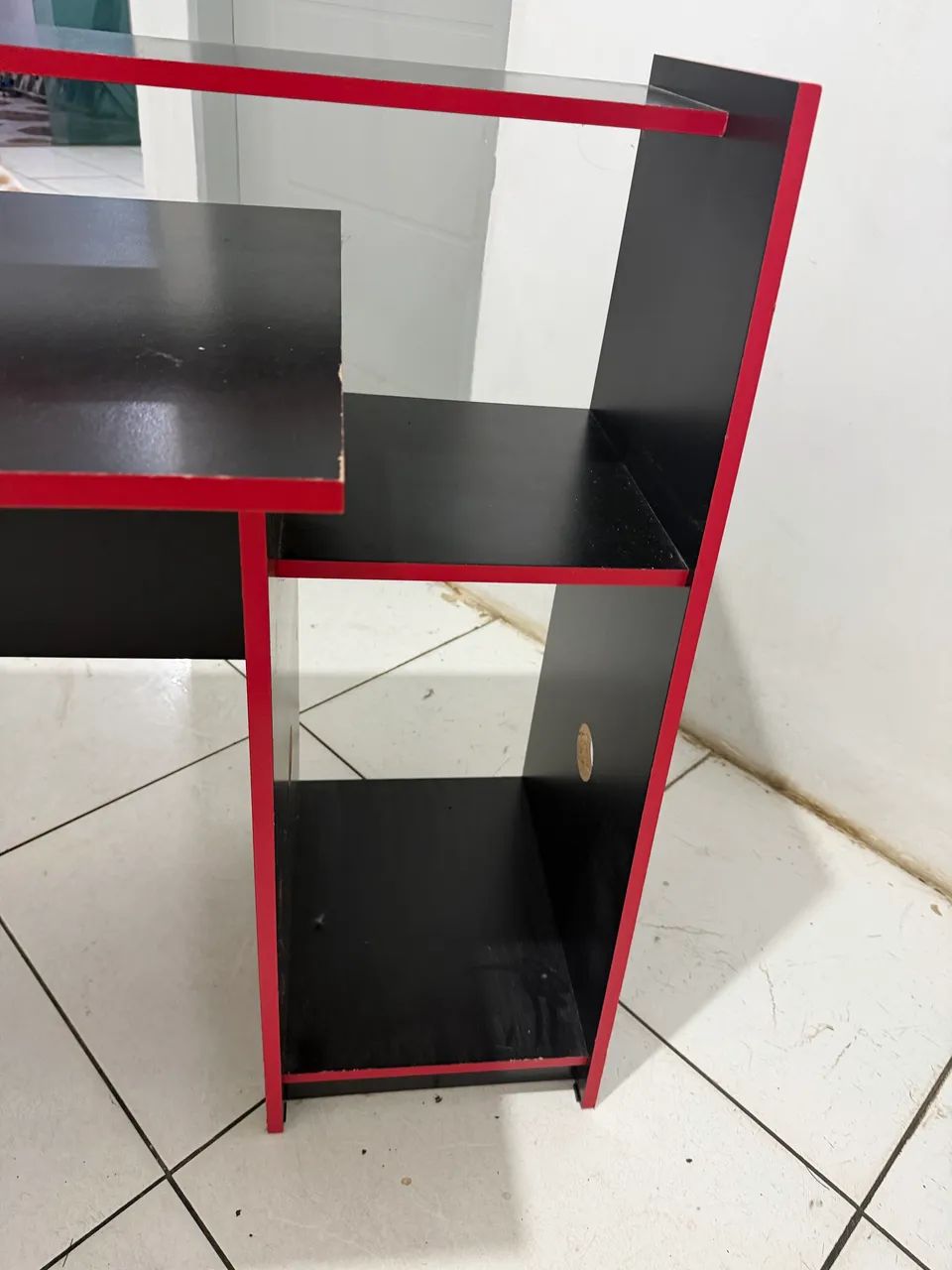 Mesa gamer vermelha e preto - Foto 3