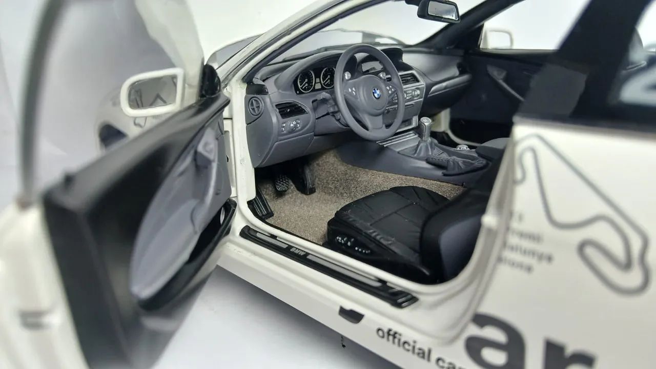 Miniatura BMW 645Ci Coupê 1/18 - Foto 5