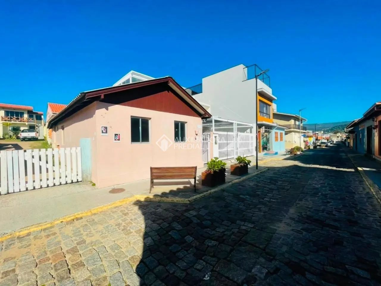 Casa localizada no coração do Centro Histórico de Garopaba