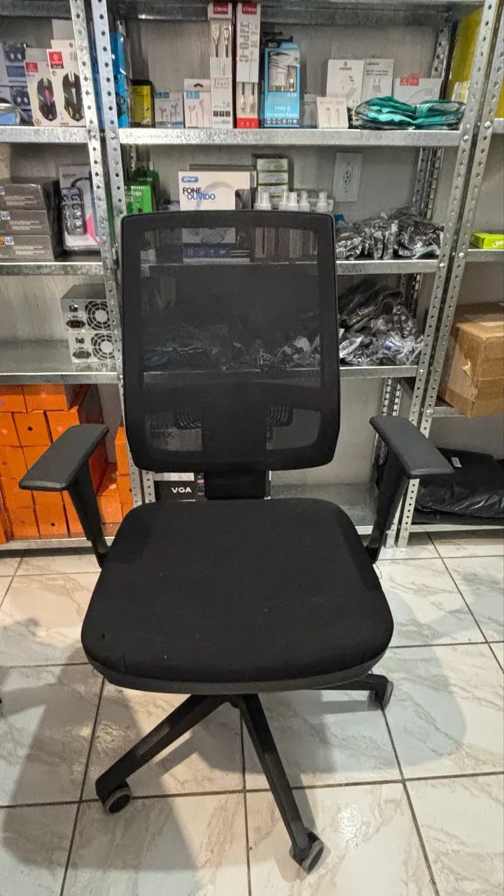 Cadeira de escritório executiva preta - Foto 2
