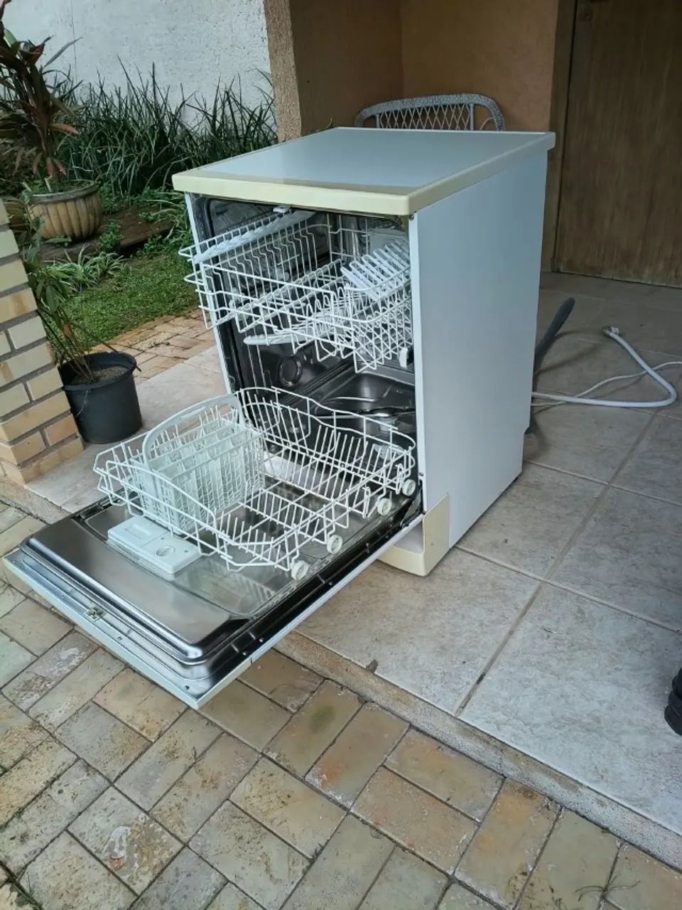 Lava Louça Brastemp 12 Serv ótimo estado 220v - Foto 3