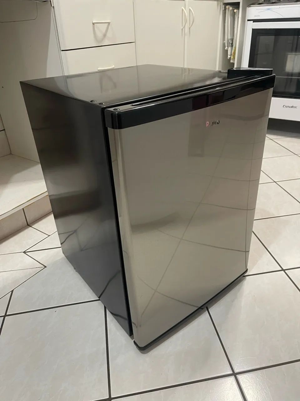 Frigobar 68 litros Philco PFG85PL