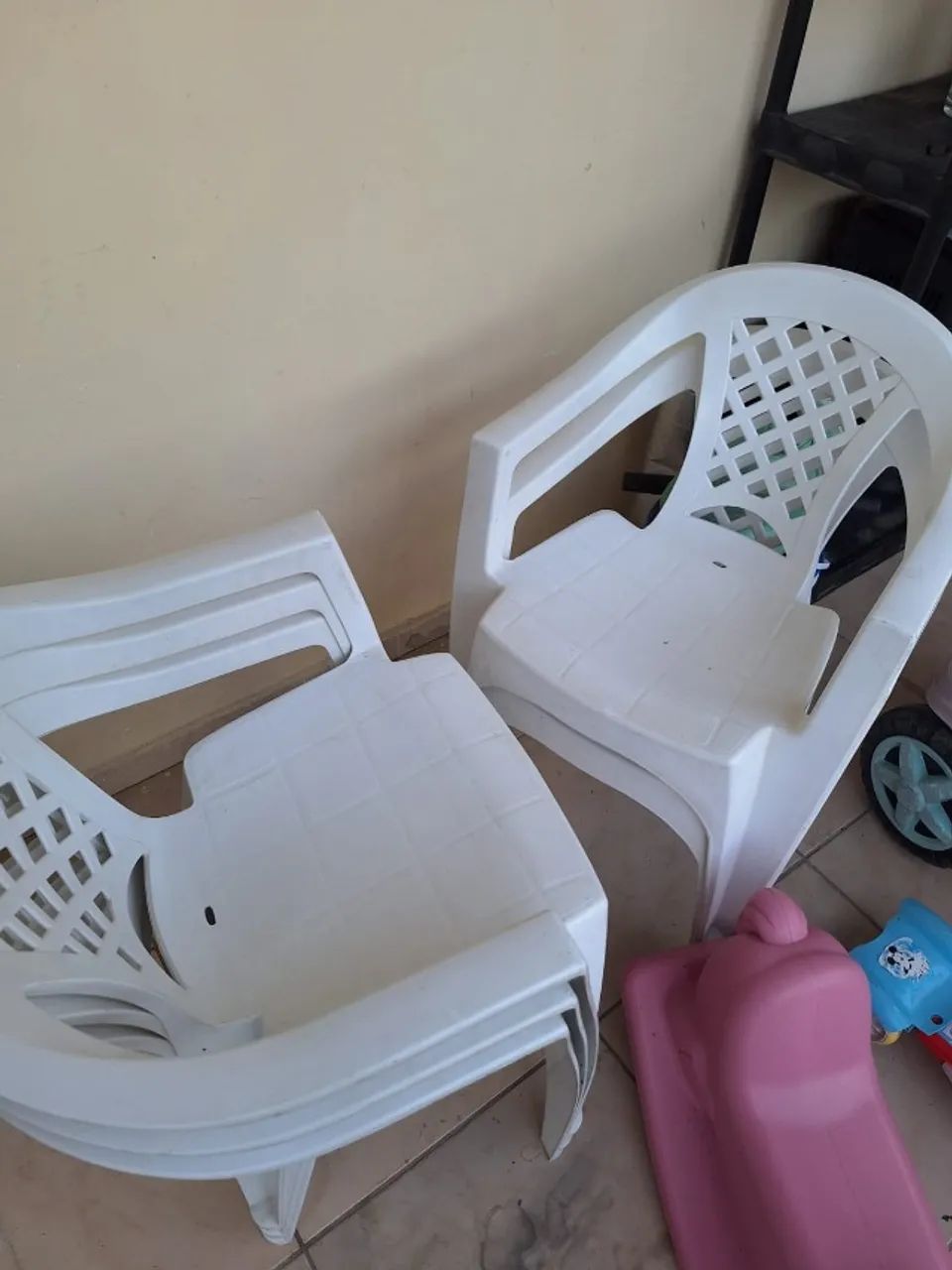 5 cadeiras de plastico rigido forte