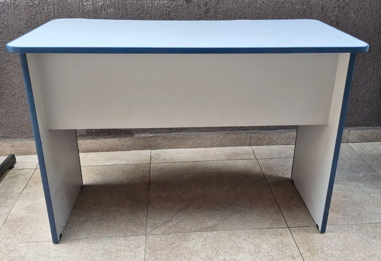 Mesa de escritório com gavetas - Foto 2