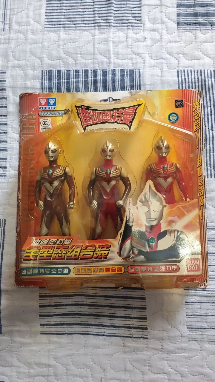 Boneco ultraman Bandai tyga.