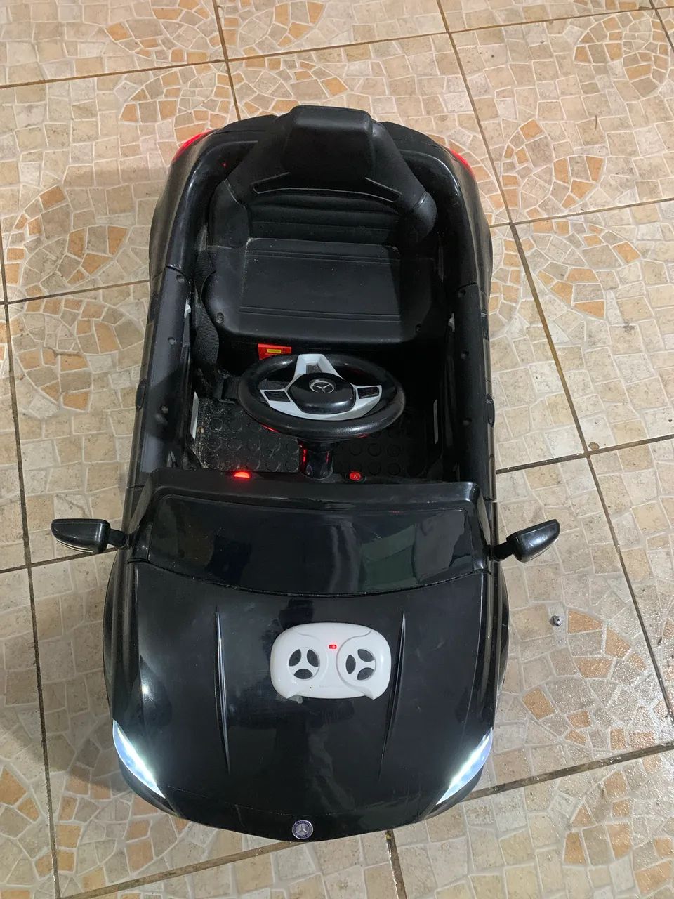 Carro Elétrico BangToys Mercedes-Benz GLA-45 12V com Controle Remoto - Foto 2