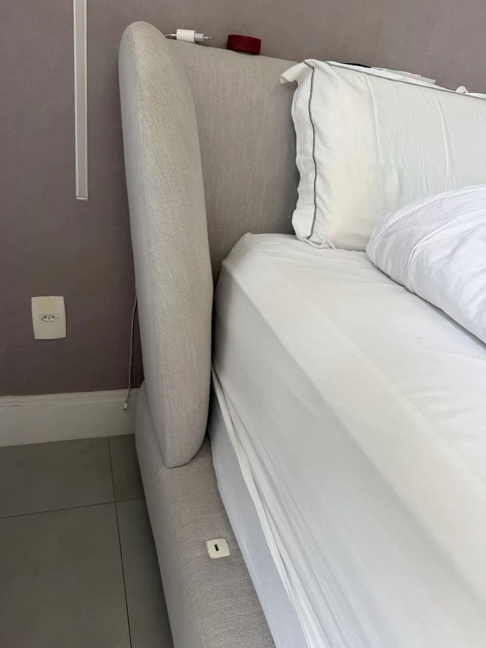 Cama Queen Estofada com Cabeceira e Entrada USB - Sem Colchão - Foto 3