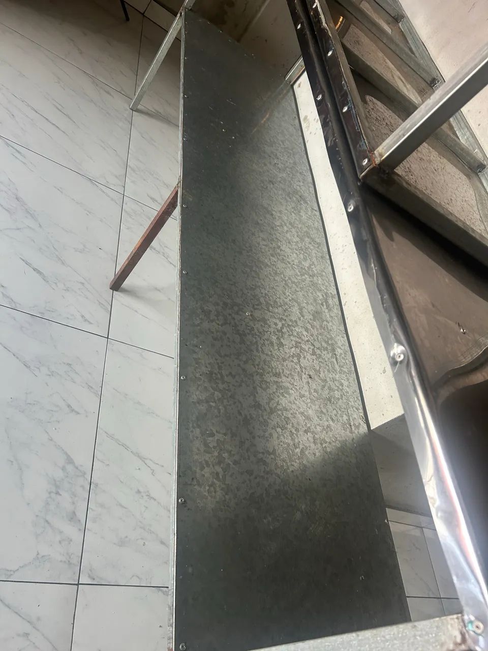 VENDO MESA DE MANUSEIO DE TAMPÃO INOX - Foto 5