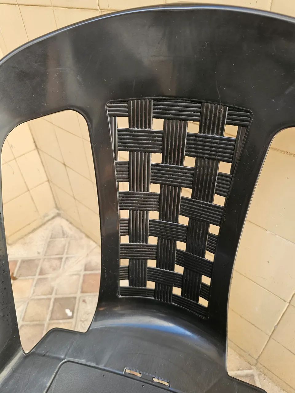 Jogo de mesa com 4 cadeiras de plástico  - Foto 4