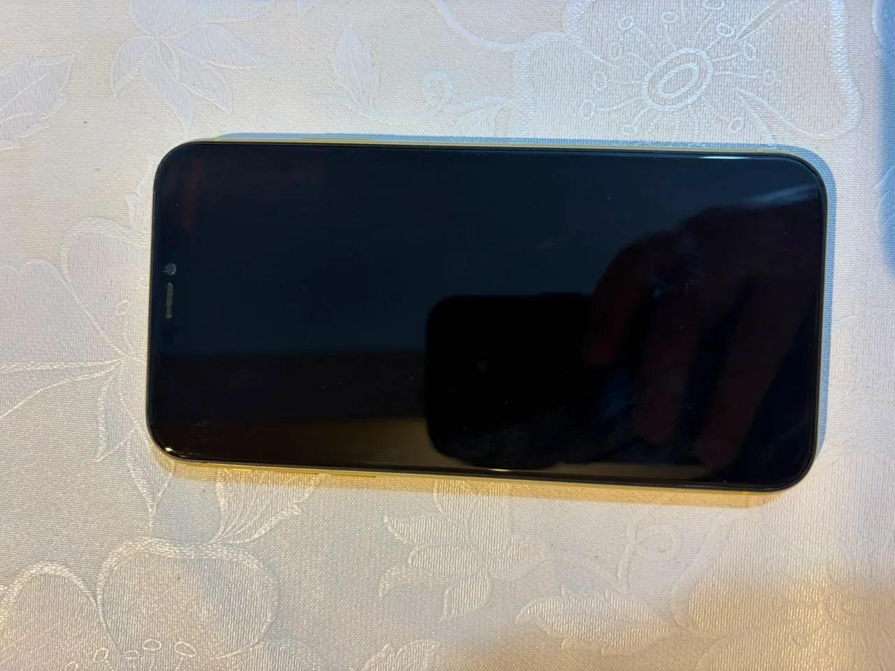 IPhone 11 amarelo 64gb  - Foto 2