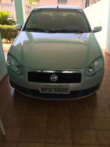 Vende-se Carro SIENA DUALOGIC
