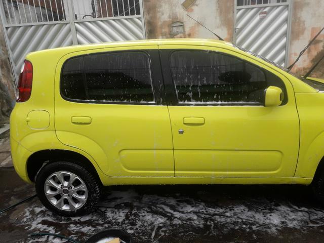 Vendo carro Fiat uno vivace 1.0 amarelo ano 2011/2012 $9.000 mais 32×700