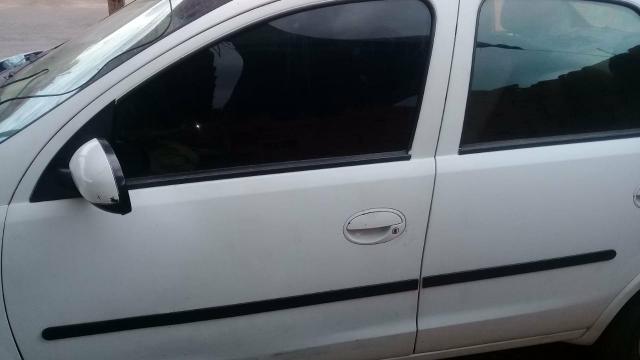 Carro corsa sedan