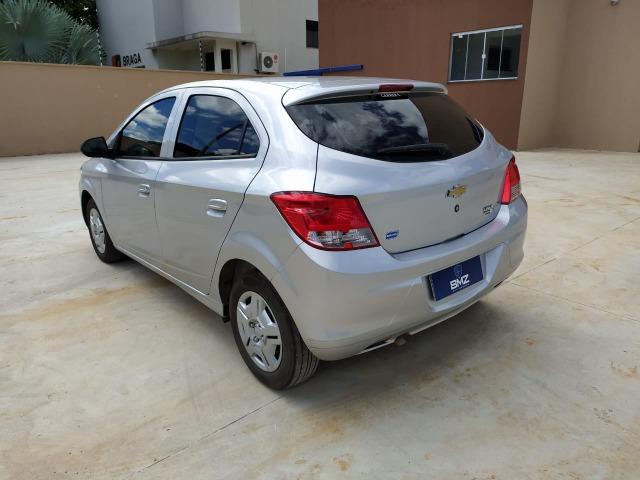 Oportunidade!! Onix Joy 2016/2017,motor 1.0 ,câmbio manual 6 marchas . Carro de mulher - Foto 5