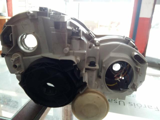 Farol Mercedes c180 c200 c220 c230 c240 ano 2004 2007