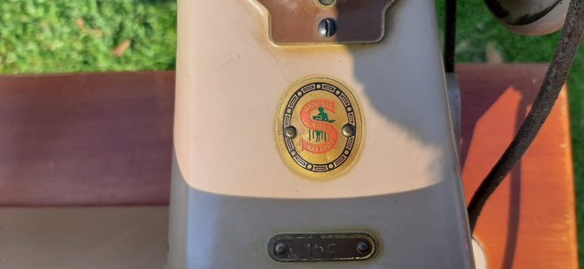 Máquina de Costura Singer Portátil Elna 15C Pedal - 1921 (Raridade)* - Foto 3