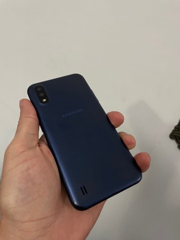 Vendo Samsung A01 muito conservado.