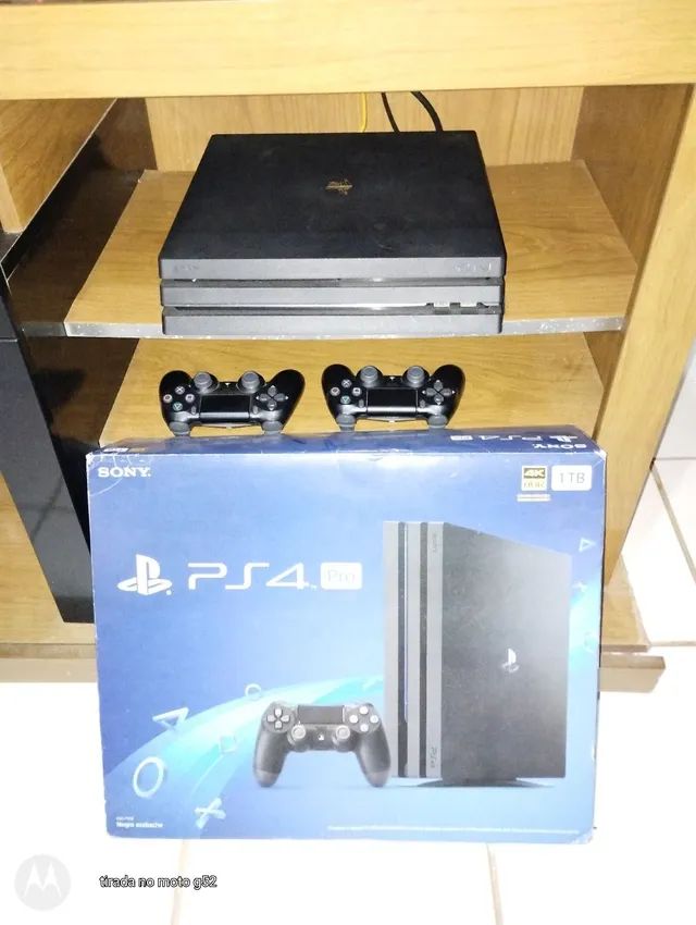 Playstation 4 Pro impecável 