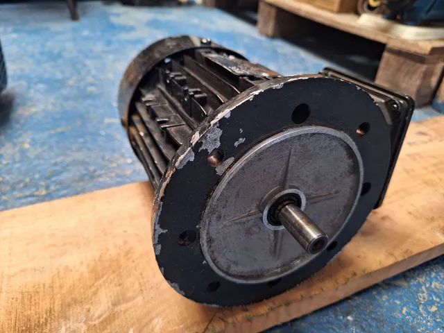 Motor elétrico trifásico 0.5 cv rpm 1640. - Foto 2