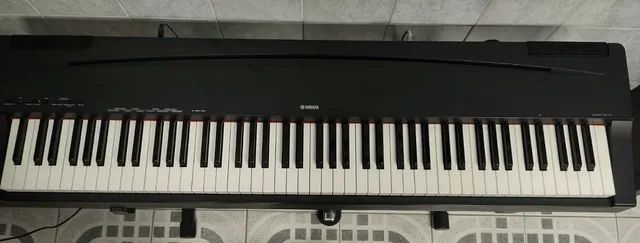 Teclas Pretas E Brancas De Piano E Tela De Tabuleiro. O Conceito De Cursos  Online Do Jogo Para Piano. Natal Foto de Stock - Imagem de chave, oitava:  250573240