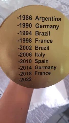 Réplica Taça Copa Do Mundo Fifa 2026 tamanho real 36cm - Nova na caixa - Foto 4
