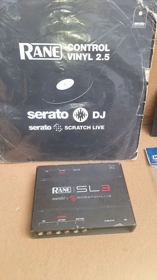 Serato sl3 acompanha 4 vinil e 2 cds