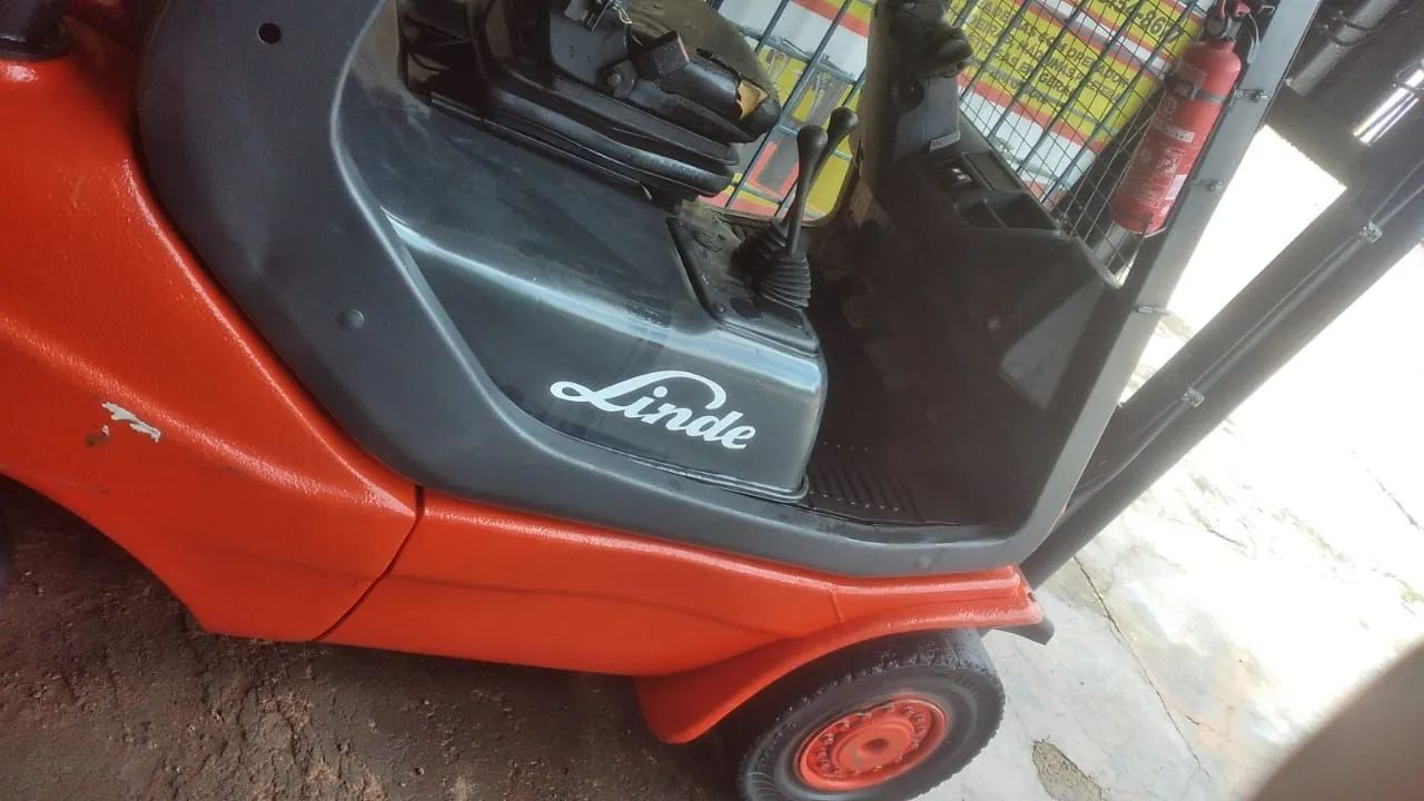 Empilhadeira Linde H25  - Foto 2