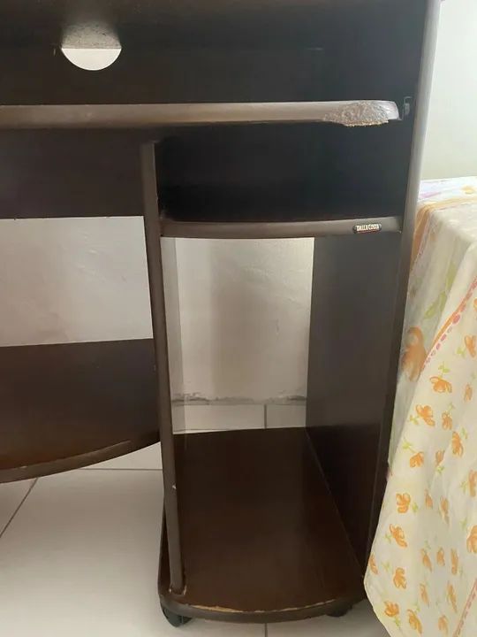 Escrivaninha com gaveta para teclado e rodinhas - Foto 3