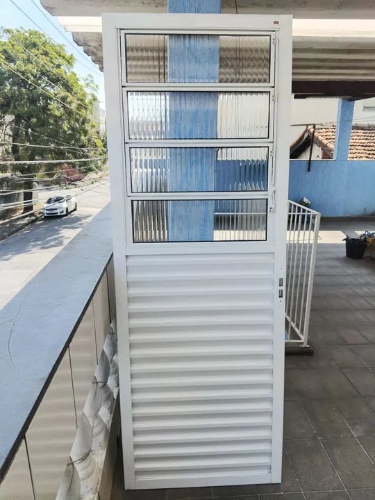 Porta de Alumínio branco..2,05x74 SEM BATENTE  - Foto 2