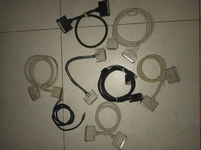 Cabos SCSI, vídeo 13w3, vídeo componente, etc... Sob consulta 