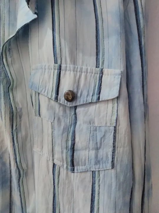 Camisa listrada azul e branca - Foto 2