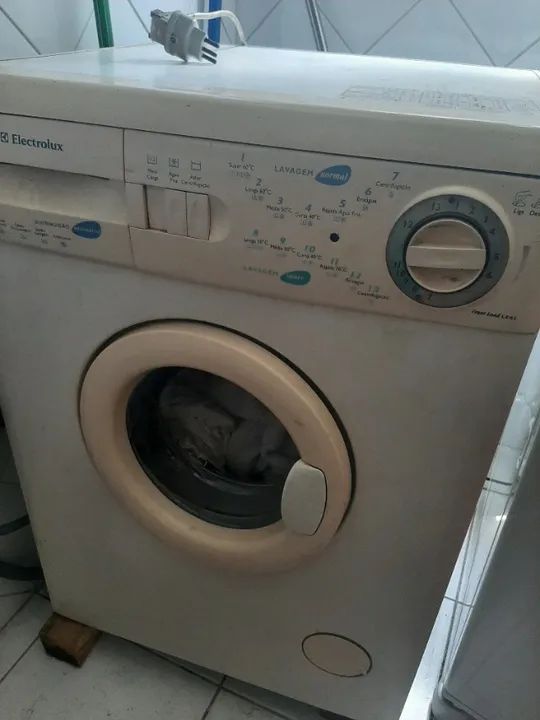 Maquina de lavar Eletrolux branca