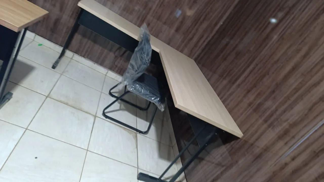 Mesas em L com gaveta 150x150 , fabricação própria  - Foto 2