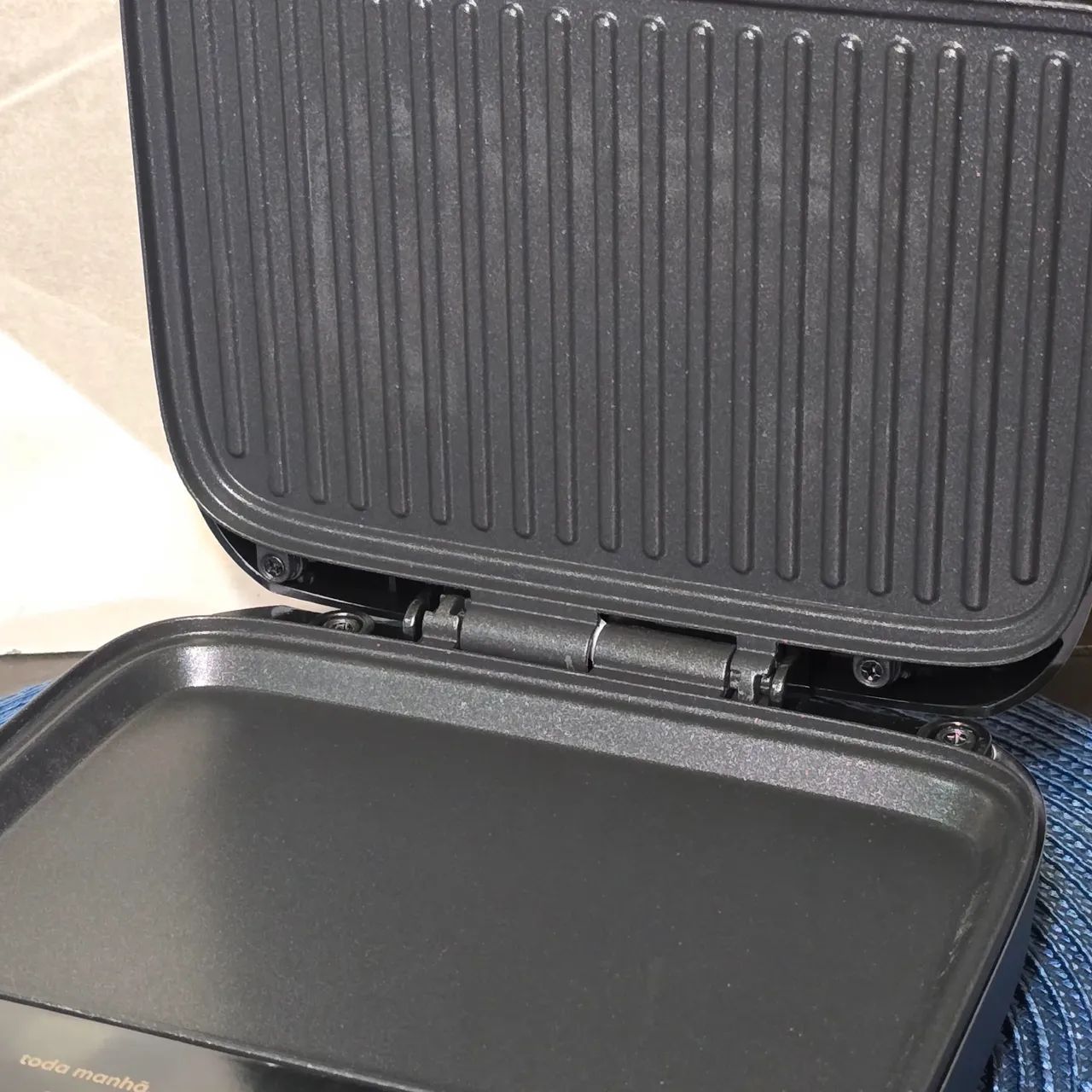 Sanduicheira e Grill Moderna Cadence 127V - Foto 4