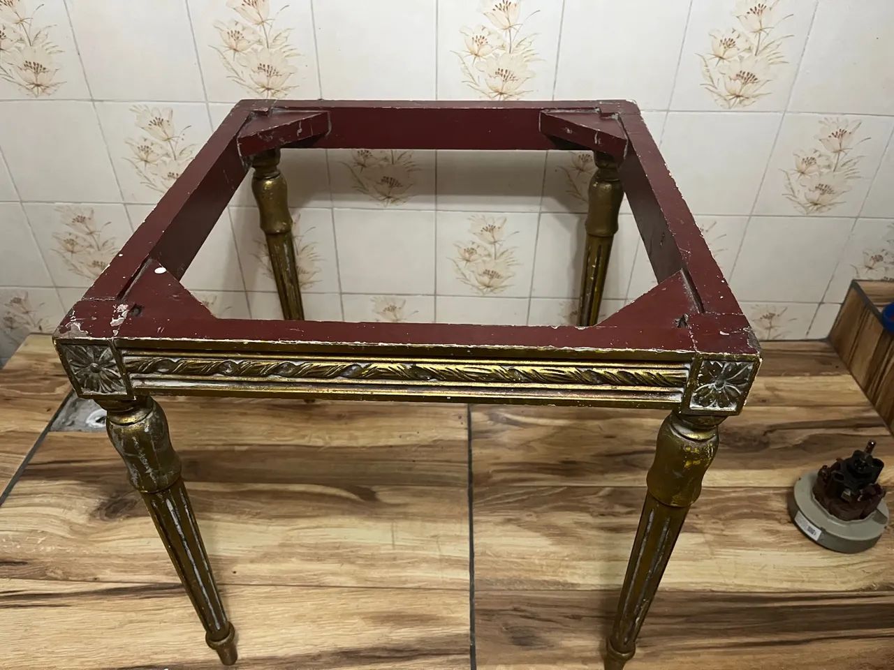 Mesa Decorativa Clássica antiga, sem a tampa - Foto 4