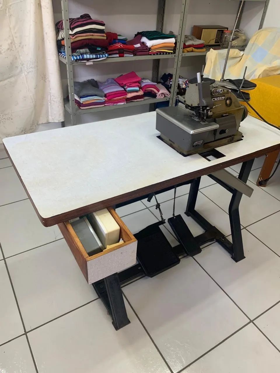 Máquina de costura overloque crown - Foto 4