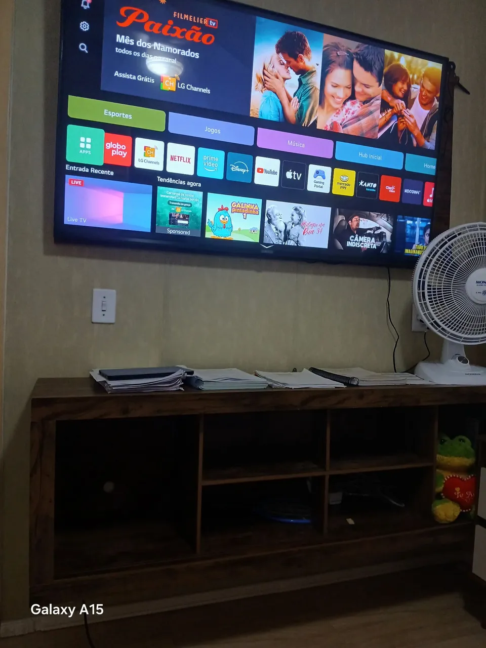 Rack de TV em Madeira Maciça com Design Moderno