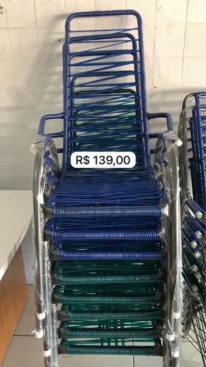 Cadeiras de fio azul e verde e vermelho  - Foto 2