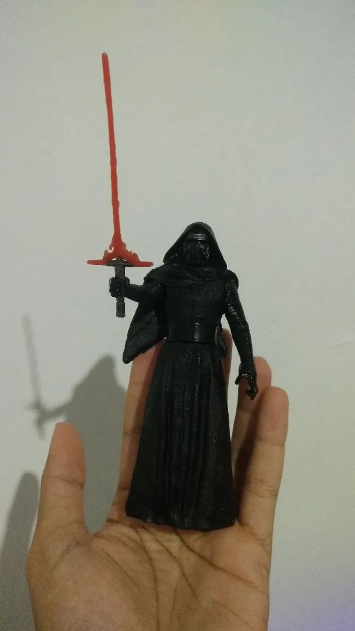 Boneco Star Wars Kylo Ren com Lightsaber