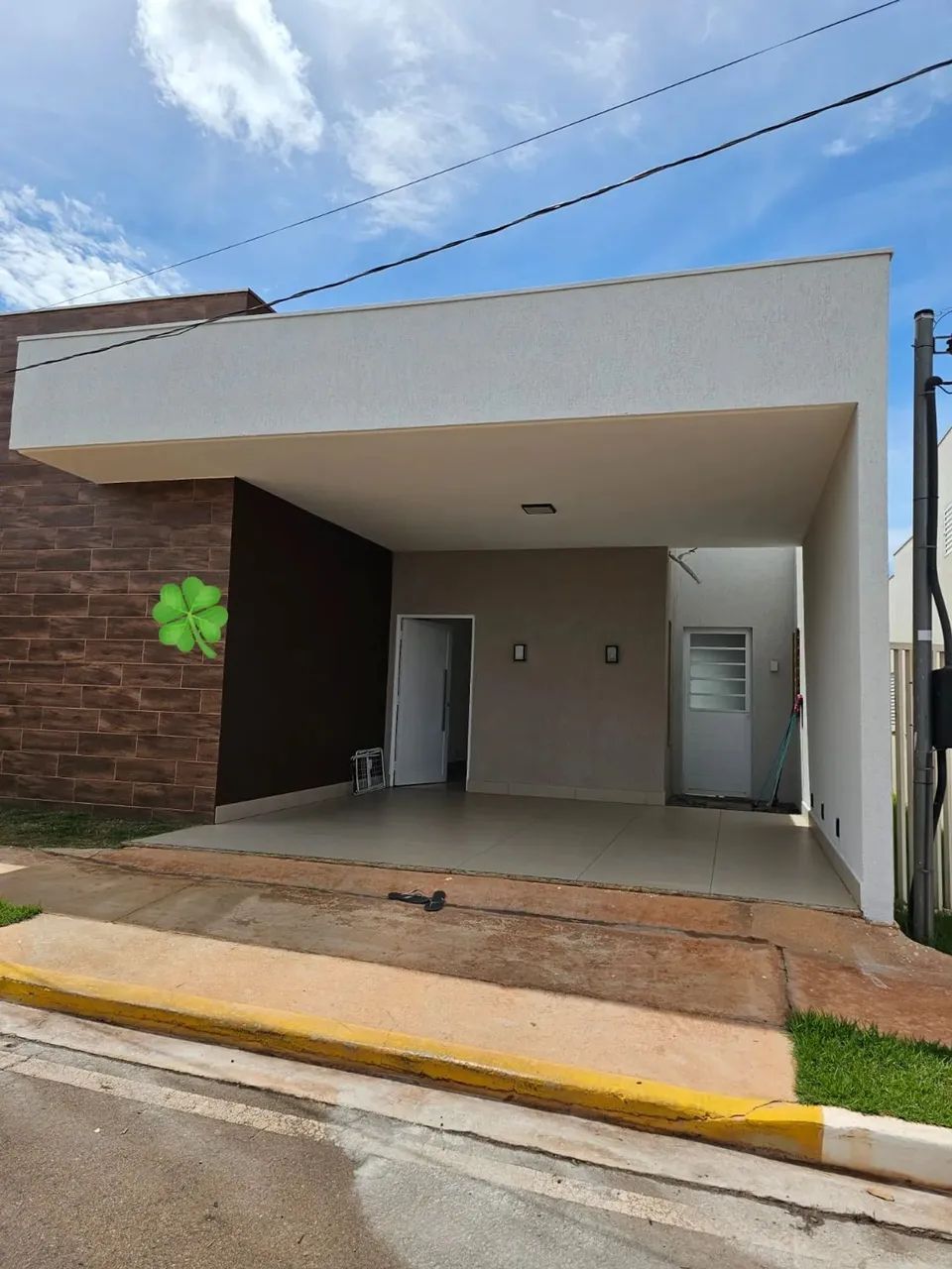 Aluga -se casa no condomínio Sicilia Residence