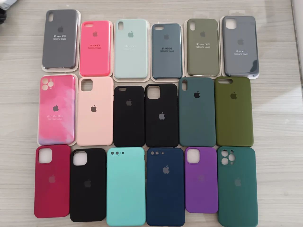 Lote com 18 Capas/Cases de Silicone para iPhone - Diversas Cores e Modelos