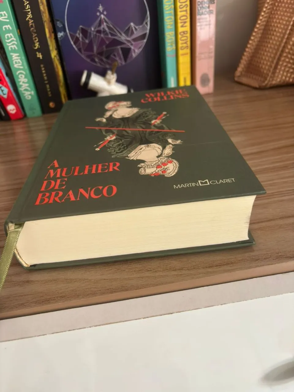 Livro A Mulher de Branco - Wilkie Collins