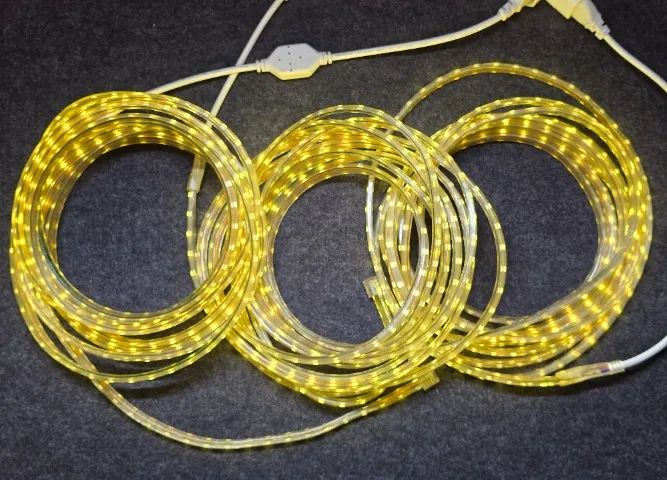 Fitas LED 5050 bivolt 110V 220V branco quente 5 metros com proteção resistente água