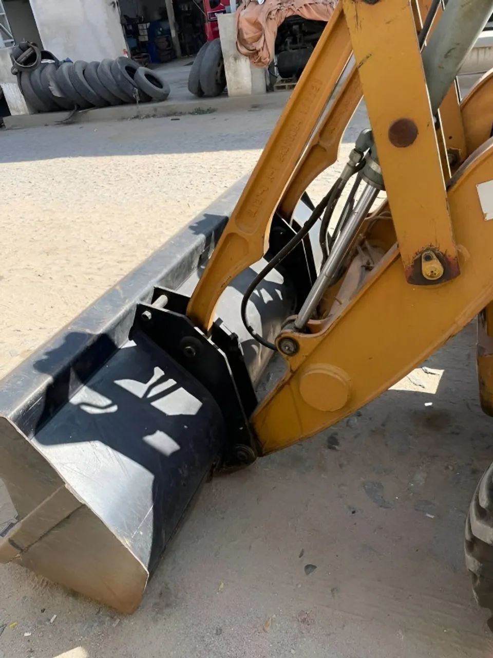 Retroescavadeira 580n 4x4 ano 2012 - Foto 6