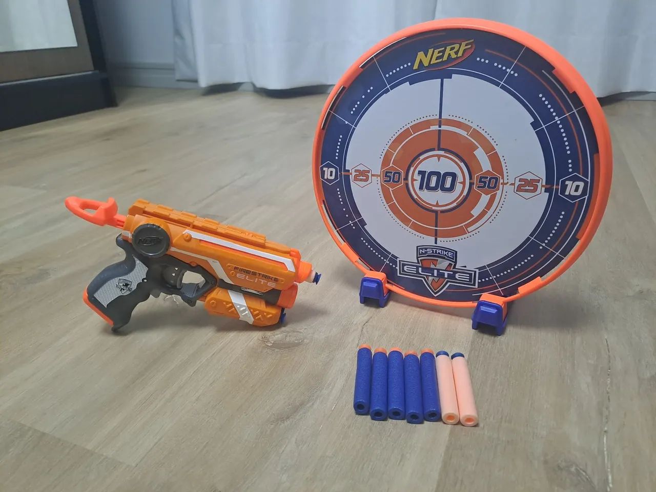 Brinquedo Nerf com laser + 10 dardos e alvo