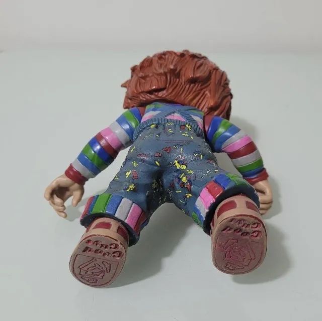 boneco vinil chucky action figure mezco 17cm - Foto 2